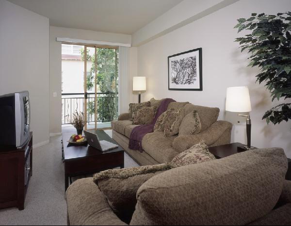 The Louisa Apartments Portland Room photo